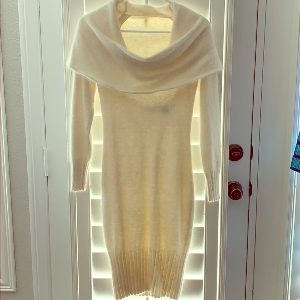 Really pretty winter white sweater dress! Sz M